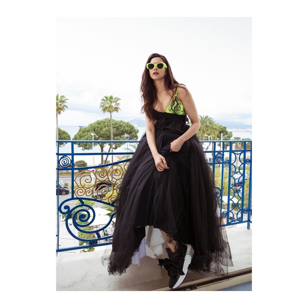 Cannes, Cannes 2019, cannes 2019 deepika padukone, cannes 2019 indian celebrities, cannes 2019 red carpet, Cannes Film Festival 2017, Cannes Film Festival 2018, deepika cannes 2019, Deepika Padukone at Cannes, deepika padukone cannes 2019, hina khan, hina khan cannes, iifa 2014, kangana ranaut, met gala 2019, MTV Europe Music Awards 2019, Priyanka Chopra Cannes 2019, Priyanka Chopra Cannes debut