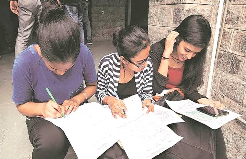  पहली कटऑफ 20 जून को आएगी। स्नातकोत्तर, एमफिल व पीएचडी पाठ्यक्रमों के लिए 3 जून से पंजीकरण शुरू होंगे।