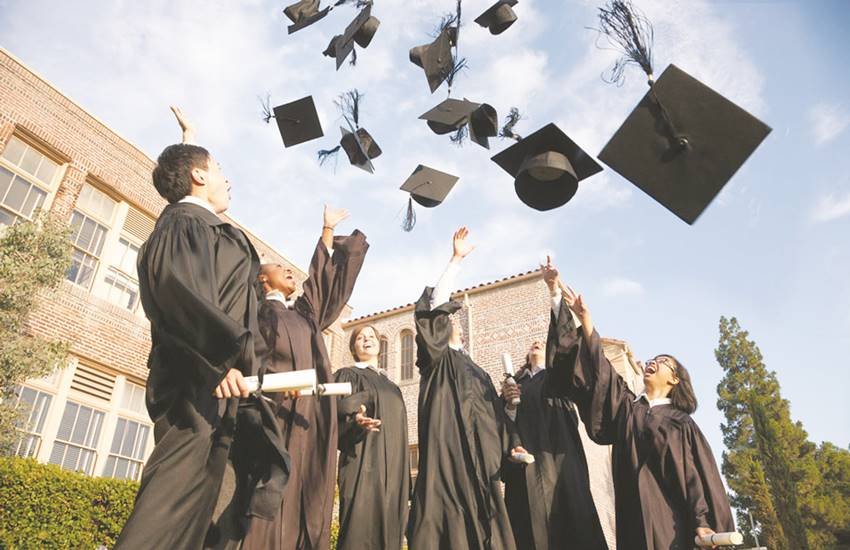 हाल ही में अमेरिका में ‘पे एंड स्टे’ गिरोह का भंडाफोड़ हुआ। वहां एक फर्जी विश्वविद्यालय के सहारे चल रहे एक इमिग्रेशन रैकेट का पता चला है। हाल ही में अमेरिका में ‘पे एंड स्टे’ गिरोह का भंडाफोड़ हुआ। वहां एक फर्जी विश्वविद्यालय के सहारे चल रहे एक इमिग्रेशन रैकेट का पता चला है।