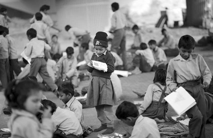आज देश में छह करोड़ ऐसे बच्चे हैं, जिन्हें शिक्षा सुविधाएं हासिल नहीं हैं। प्राथमिक स्तर पर शिक्षा से वंचित बच्चों की संख्या 1.11 करोड़ है, जो दुनिया में सर्वाधिक है।