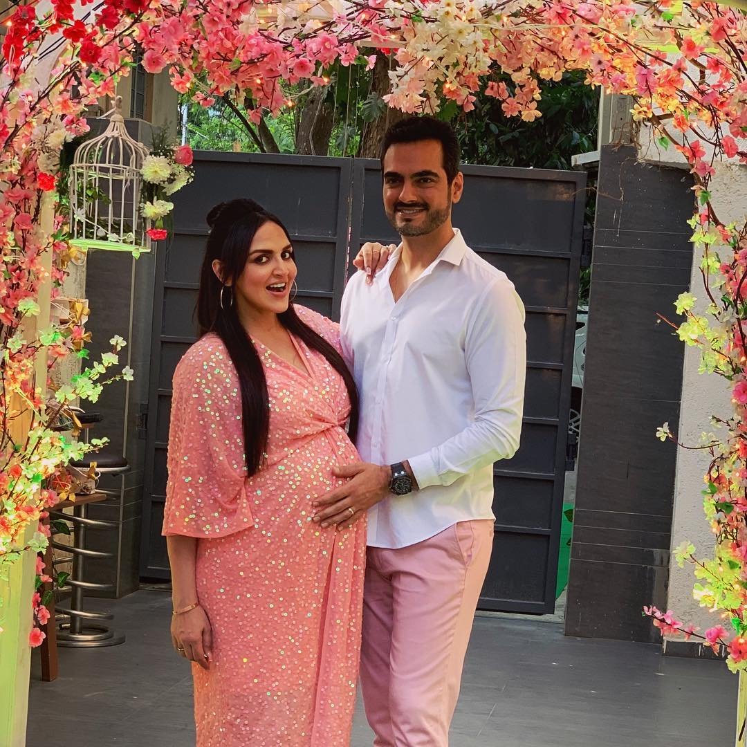 esha deol, esha deol baby shower, esha deol baby shower photos, esha deol 2nd baby, bharat takhtani, enetertainment news