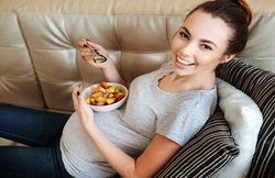 प्रेग्नेंसी के दौरान मॉर्निंग सिकनेस को कम करने के लिए डाइट में शामिल करें ये फूड्स