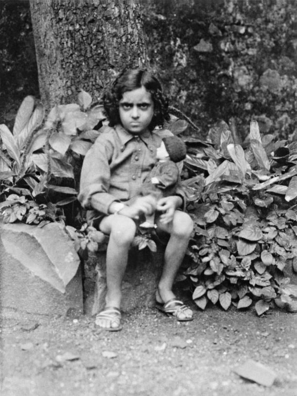 childhood pictures of politicians, childhood pictures, childhood photos of politicians, rare photo of rahul gandhi