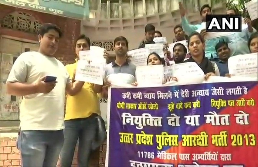 UP Police Recruitment Exam 2013 (फोटो सोर्स: ANI)