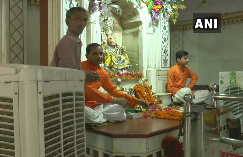 कानपुर के गणेश मंदिर में लगे एसी-कूलर और पंखे 
फोटो सोर्स- एएनआई 