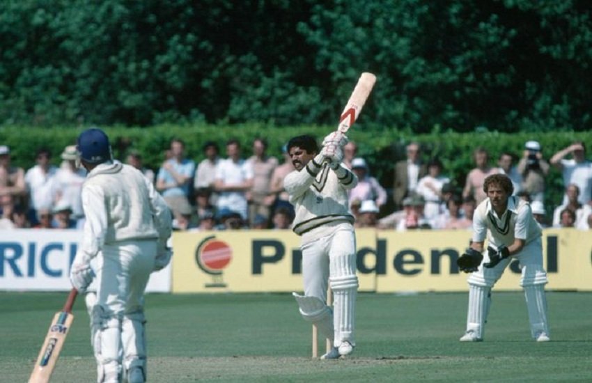 world cup flashback: जब कपिल देव ने दिखाई खेल भावना। (pc- ICC official twitter) 