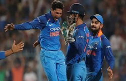 World cup 2019: कुलदीप यादव ने जिस जादुई डिलिवरी से बाबर को किया था बोल्ड, इतने लाख में बिकी गेंद