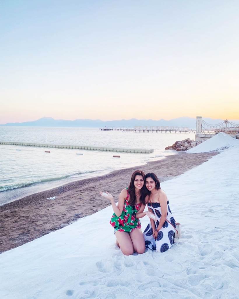 kriti sanon, kriti sanon vacation, kriti sanon turkey photos, kriti sanon turkey vacation, kriti sanon holiday, kriti sanon photos, kriti sanon latest photos, kriti sanon news