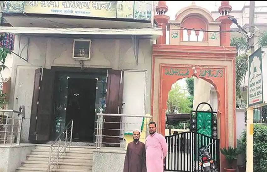 मलेरकोटला में एक ही दीवार से जुड़े मंदिर और मस्जिद। (फोटोः दिव्या गोयल)