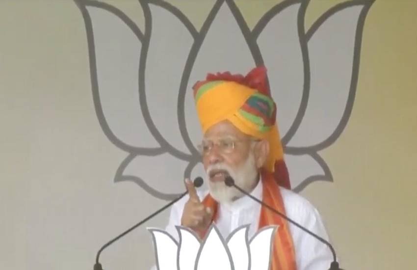 मोदी ने कहा, ''आतंक और आतंकियों से निपटने के कांग्रेसी के तरीके और भाजपा के तरीके की तुलना नहीं हो सकती।’  मोदी ने कहा, ''आतंक और आतंकियों से निपटने के कांग्रेसी के तरीके और भाजपा के तरीके की तुलना नहीं हो सकती।’