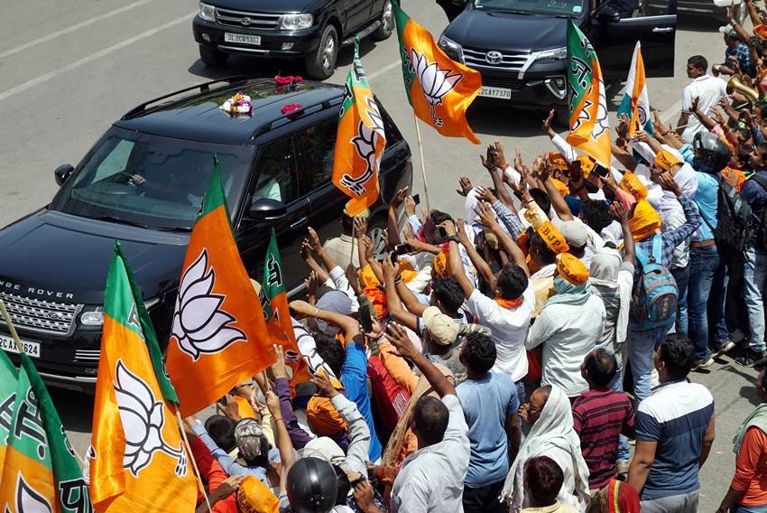 हालांकि उन्होंने काशी के नाम संदेश में कहा था कि उन्हें विश्वास है कि काशी का एक-एक मतदाता खुद मोदी बनकर उन्हें जिताएगा। वह जीत दर्ज करने के बाद आभार प्रकट करने के लिये वाराणसी पहुंचेगे और अपना वादा पूरा किया। चुनाव परिणामों में भाजपा की एक बार फिर प्रचंड बहुमत के साथ सत्ता में वापसी हुई है।