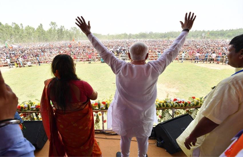 मोदी की महामिलावटी सरकार पर हमला