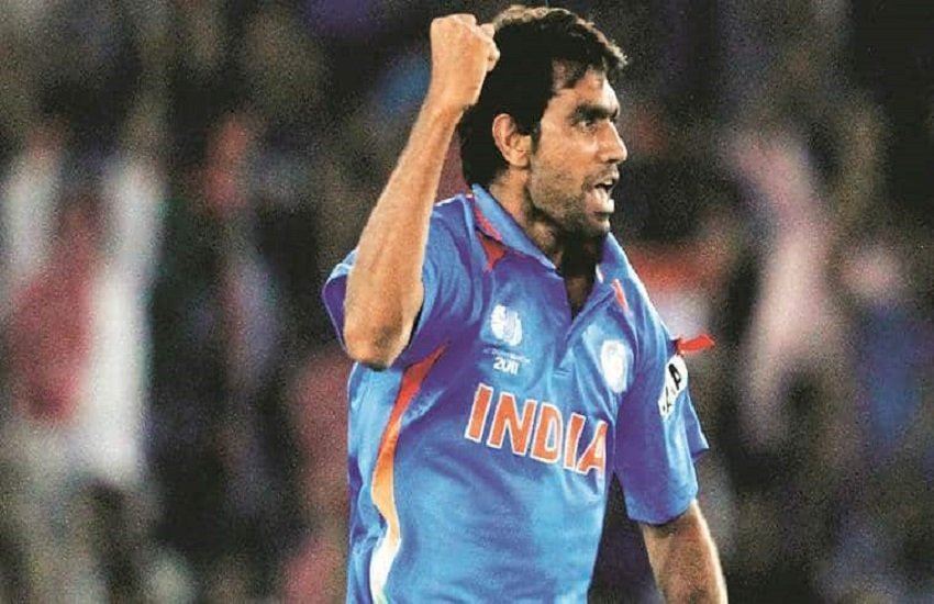इस मैच में मुनाफ पटेल ने चार विकेट चटकाए थे। (pc- Indian express file) 