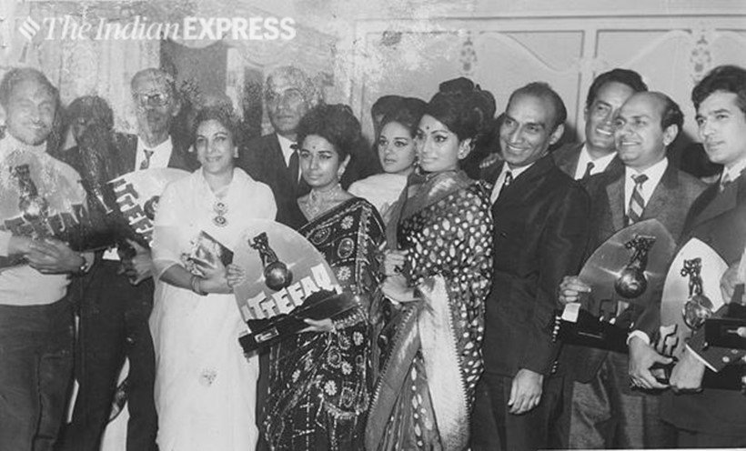 nargis, nargis old photos, nargis death anniversary, nargis dutt, nargis films, nargis raj kapoor, nargis family, nargis age, nargis sunil dutt, nargis sanjay dutt, sanjay dutt childhood pic, nargis sunil dutt family pics, nargis hit films, nargis throwback pics, nargis unseen photos, nargis news