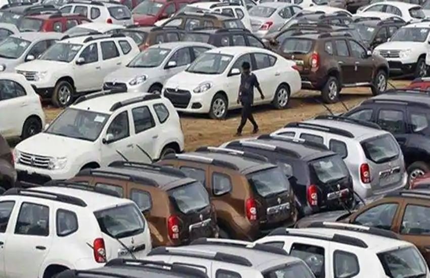 OLA के हैदराबाद स्थित ऑफिस के बाहर किया गया प्रदर्शन। फोटो सोर्स : इंडियन एक्सप्रेस