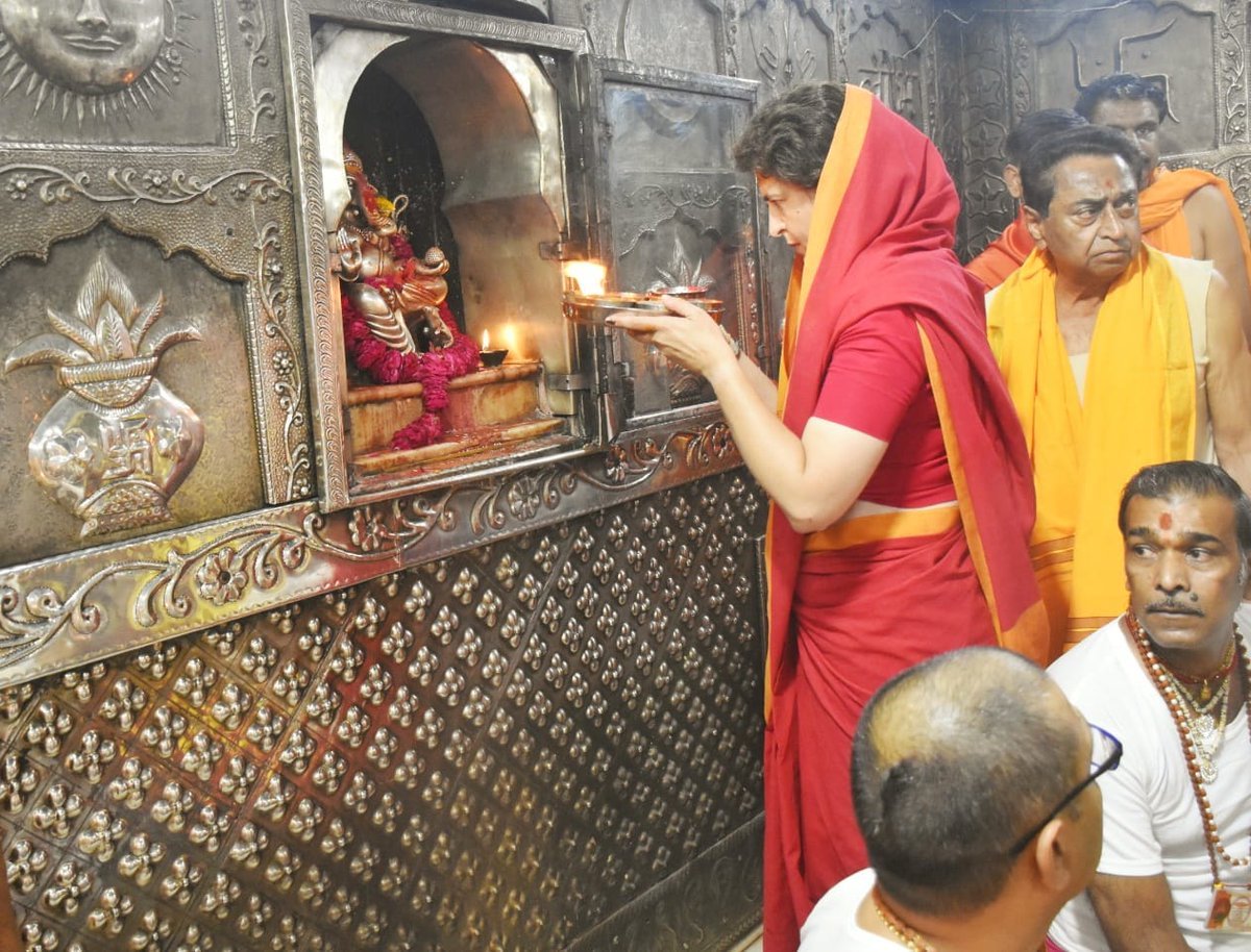 Kamal Nath, Priyanka Gandhi Vadra, Madhya Pradesh, Priyanka Gandhi prayers in Mahakaleshwar temple, Mahakaleshwar temple priyanka gandhi, sheila dixit, atishi marlena, gautam gamdbhir