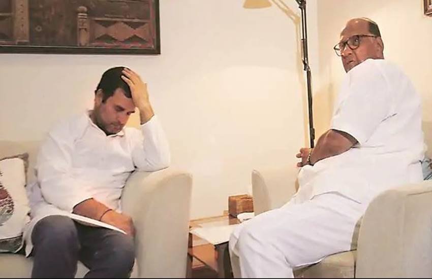 शरद पवार से उनके घर पर मुलाकात करने पहुंचे राहुल गांधी। (एक्सप्रेस फोटोः अनिल शर्मा)