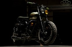 Royal Enfield Classic को मॉडिफाई कर दिया आर्मी लुक! मेकओवर है शानदार