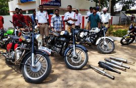 Royal Enfield Bullet modified exhaust, Royal Enfield Bullet noisy silencer, Royal Enfield Bullet busted by police, Royal Enfield Bullet modified caught by police