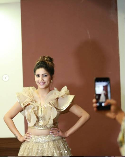 apna Choudhary, sapna choudhary, sapna choudhary fans, Fans does not like sapna choudhary in short dress, Sapna Choudhary Short Dress awtaar, people talking in social media about sapna choudhary short dress,सपना चौधरी entertainment news, bollywood news, television news, entertainment news, Features Hindi News