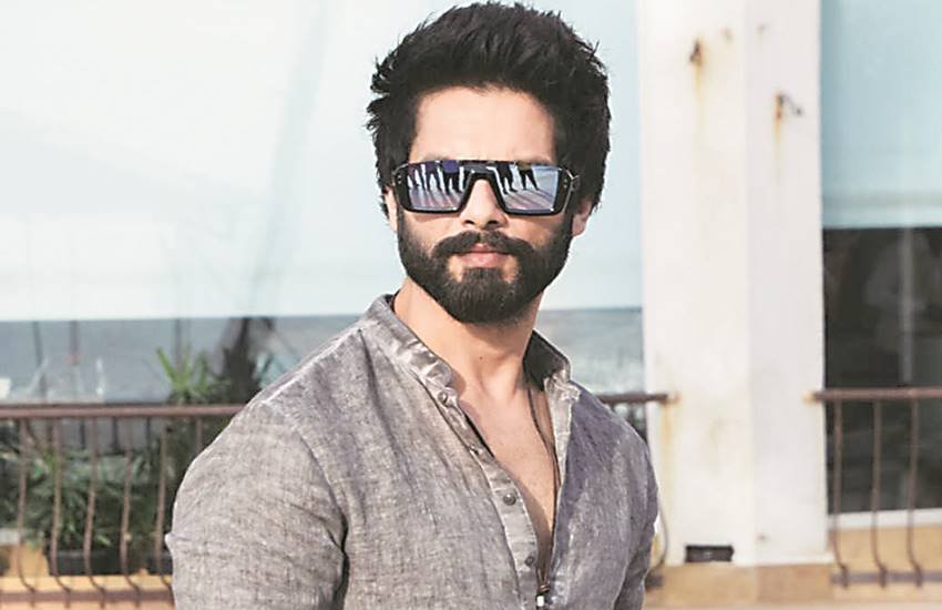 हैदर, कमीने, उड़ता पंजाब जैसी हिट फिल्में देने वाले चॉकलेटी हीरो शाहिद कपूर की गिनती अब बॉलीवुड के बेहतरीन अभिनेताओं में होती है। हैदर, कमीने, उड़ता पंजाब जैसी हिट फिल्में देने वाले चॉकलेटी हीरो शाहिद कपूर की गिनती अब बॉलीवुड के बेहतरीन अभिनेताओं में होती है।