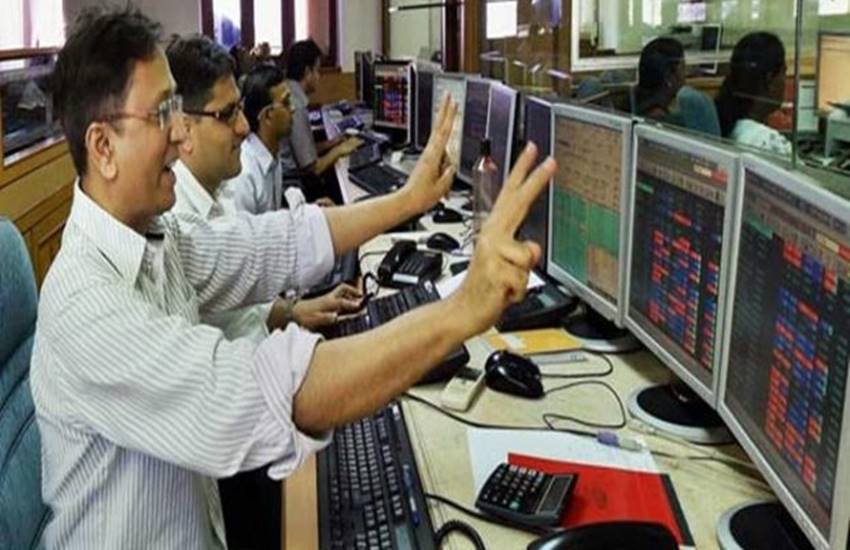 पहले दो चरण के चुनाव के बाद निवेशकों ने 1255 करोड़ रुपए दो और तीन मई को निकाले।