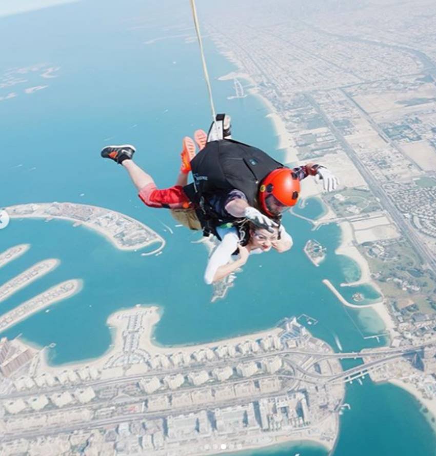 Urvashi Rautela, skydiving, Dubai, Hate Story 4,Pagalpanti,Urvashi Rautela, jansatta gallery, jansatta enertainment gallery