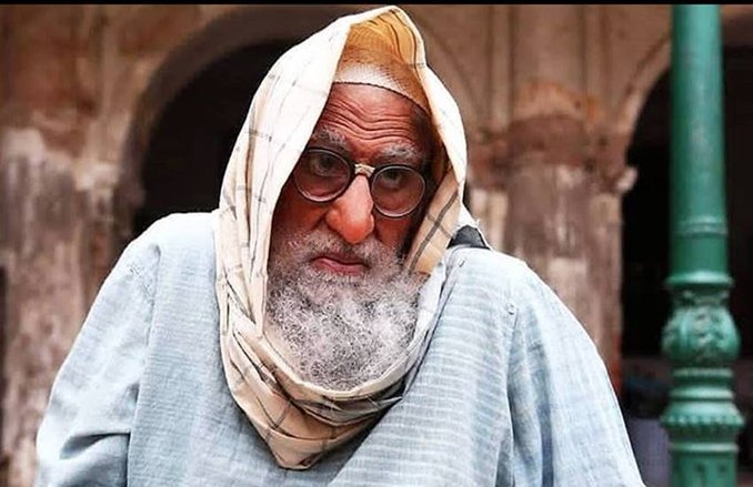 ज़रा पहचानिए कठपुतली नाच दिखाने वाले इस बॉलीवुड सेलेब्रिटी को…
