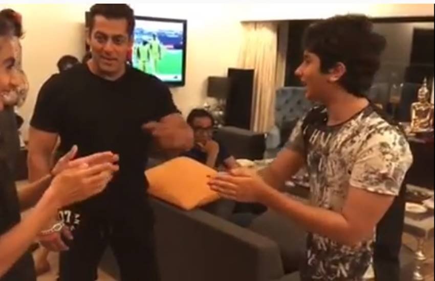 Salman Khan had a tight slap by nephew Nirvaan, Salman Khan playing with Nirvaan Arhaan, Nirvaan Arhaan Salman Khan Nephew, Nirvaan Arhaan, Bharat Superstar Salman Khan, Salman Khan Reacts o Nirvaan Arhaan, Nirvaan Arhaan,entertainment news, Nirvaan Arhaan playing with Salman Khan, Nirvaan Arhaan, entertainment news
