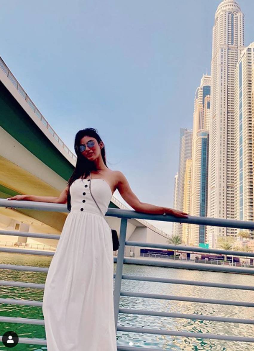 Mouni Roy, Mouni Roy Fans loving Naagin Fame actress, Naagin Fame actress Mouni Roy, Mouni Roy stylish Look, Stylish Awtaar of Mouni Roy, Mouni Roy Pictures, entertainment news, bollywod news, television news