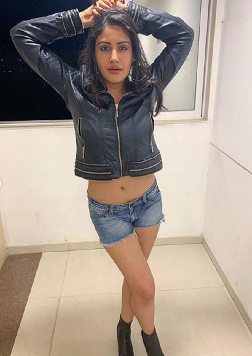 Surbhi Chandna, Surbhi Chandna, Rumour naagin 4 actress Surbhi Chandana, Surbhi Chandana shared a pictures in social media, actress Surhi Chandana looks so hot, Surbhi Chandana eye catchy in leather jacket, entertainment news, bollywood news, television news, entertainment news