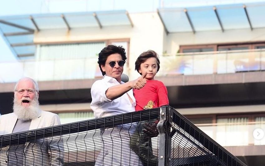 Shahrukh Khan waving fans, Shahrukh Khan waving fans on EID, Shahrukh Khan waving fans on EID Occasion, Shahrukh Khan waving fans,Shahrukh Khan waving fans WITH ABRAM, Shahrukh Khan waving fans, SHAHRUKH KHAN ON EID, whose beside standing shahrukh khan, bollywood actor shahrukh khan, bollywood superstar shahrukh khan, old man on eid with shahrukhk khan, entertainment news, bollywood news, television news
