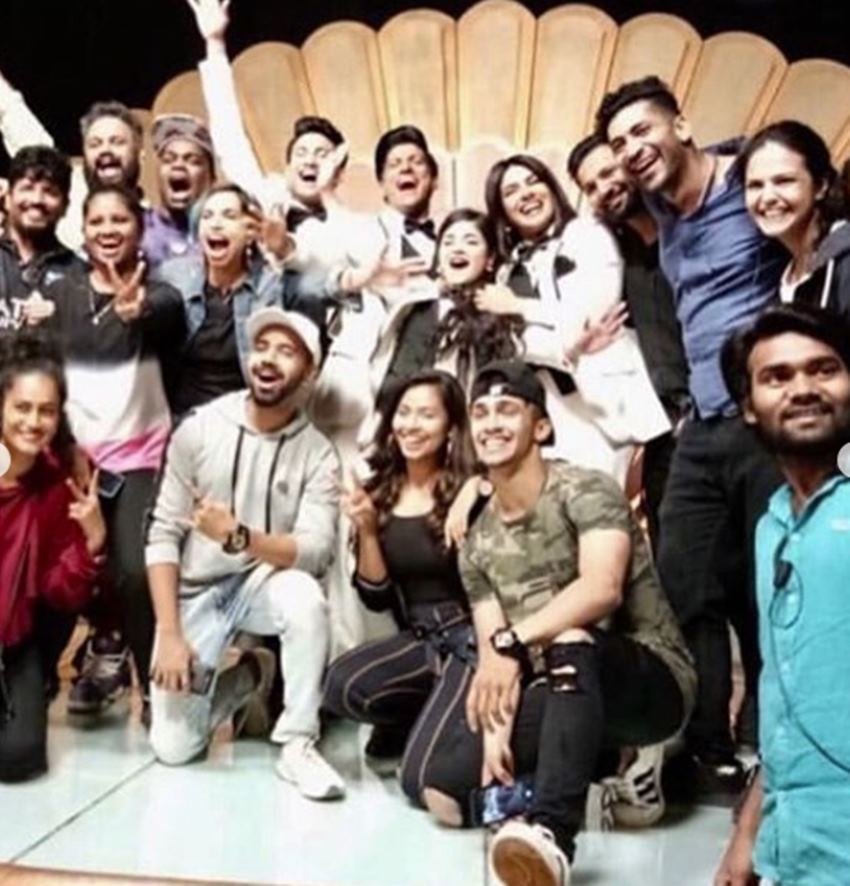 The Sky Is Pink, The Sky Is Pink shooting is wrap up, Priyanka Chopra In The sky is pink, Priyanka chopra and zaira wasim partying harder, priyanka chopra and zaira waseem having fun in party, priyanka get hurt in knees, entertainment news, bollywood news, television news