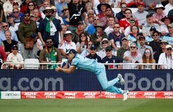 ICC World Cup 2019: कैच ऑफ द टूर्नामेंट की रेस में शामिल हुए क्रिस वोक्स, देखें VIDEO