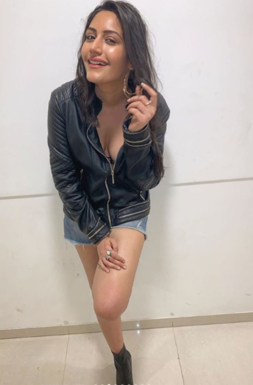 Surbhi Chandna, Surbhi Chandna, Rumour naagin 4 actress Surbhi Chandana, Surbhi Chandana shared a pictures in social media, actress Surhi Chandana looks so hot, Surbhi Chandana eye catchy in leather jacket, entertainment news, bollywood news, television news, entertainment news