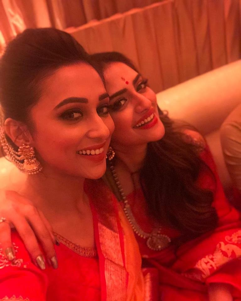 "Nusrat Jahan, नुसरत जहां, नुसरत जहां की शादी, Nusrat Jahan wedding, Nusrat Jahan ki shadi, मिमी चक्रवर्ती, mimi Chakraborty mimi, मिमी चक्रवर्ती की फिल्में, Chakraborty movie, नुसरत जहां की फिल्मों, Nusrat Jahan bengali movie, Nusrat Jahan husband