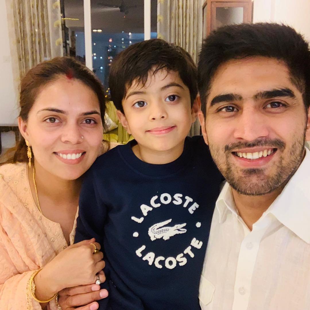 Vijender Singh, wife, Archana, father, in-law, Surender, Singh, wedding, , party, parties, celeb, celebrity, sports, boxer, india, indian boxer, vijender boxer, vijender, boxer Vijender Singh love mariage