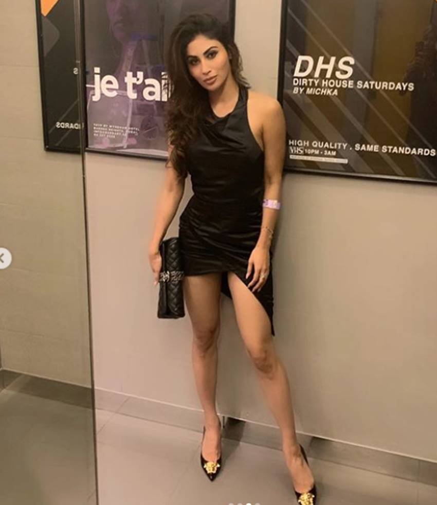 Mouni Roy, Mouni Roy Fans loving Naagin Fame actress, Naagin Fame actress Mouni Roy, Mouni Roy stylish Look, Stylish Awtaar of Mouni Roy, Mouni Roy Pictures, entertainment news, bollywod news, television news