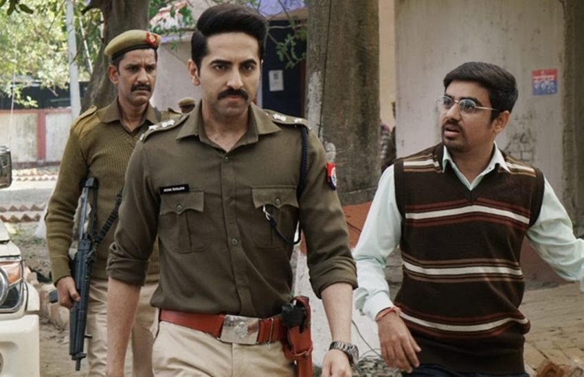 Article 15 Full Movie Leaked Online: आयुष्मान खुराना की फिल्म को तमिलरॉकर्स ने ऑनलाइन लीक कर दिया है।