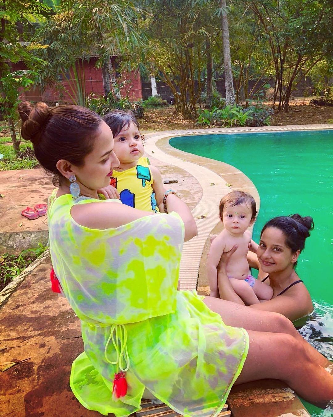 Bharat Takhtani,Esha Deol,Miraya Takhtani,Radhya Takhtani