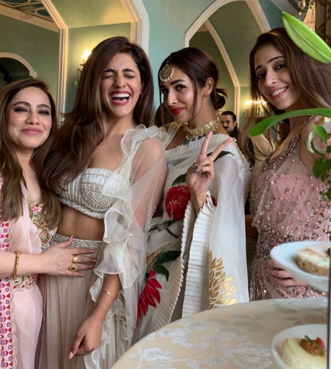 malaika arora, deepika padukone, malaika arora deepika padukone same rohit bal saree, malaika arora copies deepika padukone, malaika arora floral rohit bal saree