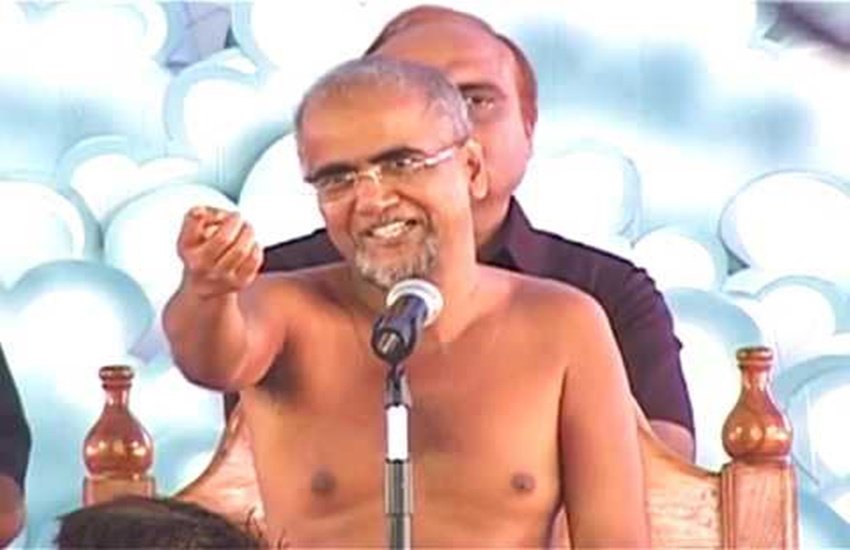जैन मुनि तरुण सागर महाराज।