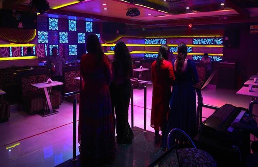 bar, dancer, bar dancer bar, dancer, bar dancer