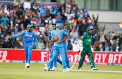India vs Pakistan, CWC 2019: टीम इंडिया के सामने एक बार फिर बेदम दिखी पाकिस्तान, 89 रनों से विराट सेना ने जीता मैच