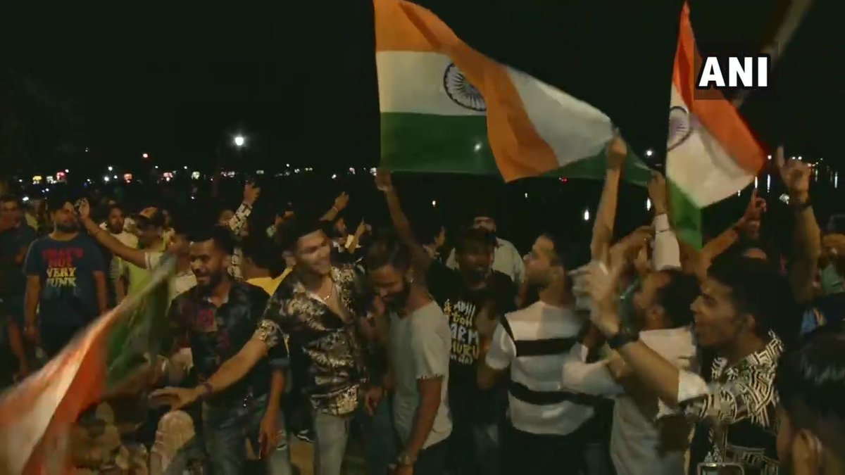 india vs pakistan, sarfraz ahmed yawning, kuldeep yadv, ind vs pak world cup 2019, india vs pakistan manchester, rohit sharma six, cricket news, celebration of indian cricket fans, indian cricket fans celebrate