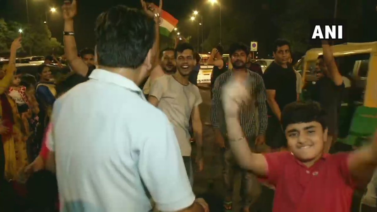 india vs pakistan, sarfraz ahmed yawning, kuldeep yadv, ind vs pak world cup 2019, india vs pakistan manchester, rohit sharma six, cricket news, celebration of indian cricket fans, indian cricket fans celebrate