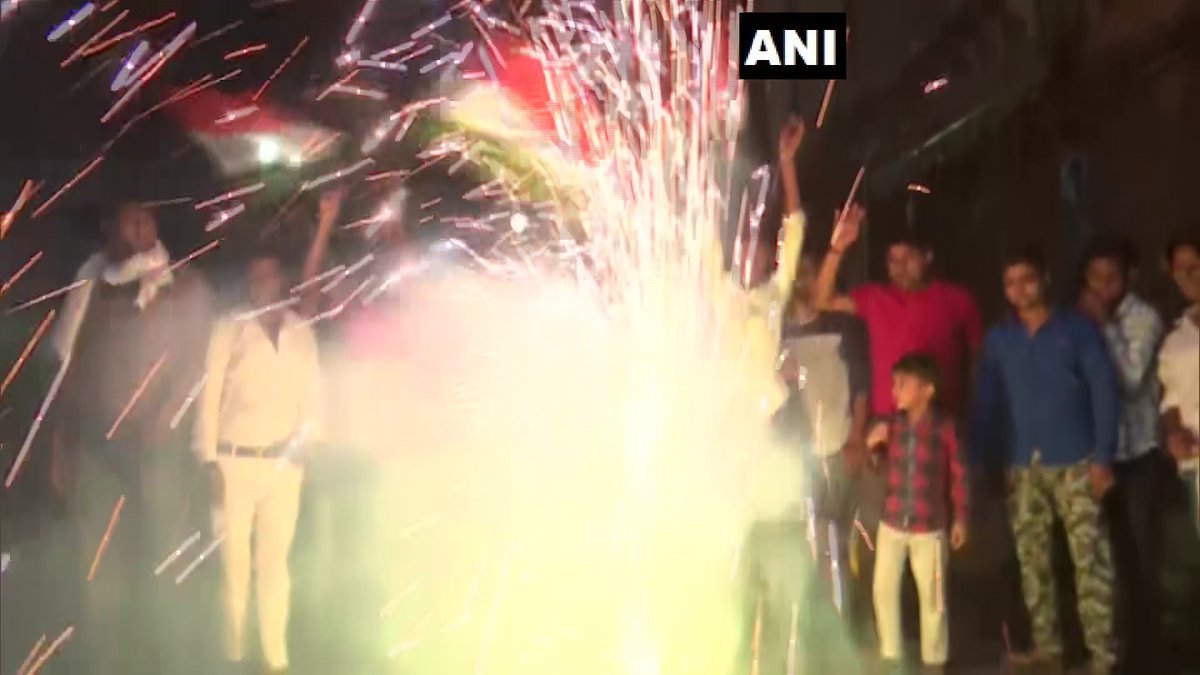 india vs pakistan, sarfraz ahmed yawning, kuldeep yadv, ind vs pak world cup 2019, india vs pakistan manchester, rohit sharma six, cricket news, celebration of indian cricket fans, indian cricket fans celebrate
