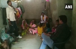 Jharkhand, Latehar, Man, Ramcharan Munda, Death, Starvation, Electronic Machine, Biometric Ration Delivery, Daughter, Ration, Hunger, SDM, Sudhir Kumar, Family, Ayushman Bharat Yojana, Ration Card, Pension, Internet Connection, Offline Distribution, Latehar News, Jharkhand News, State News, Hindi News