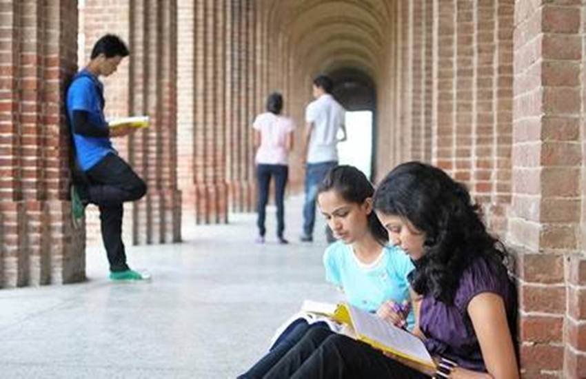 उम्‍मीदवार आधिकारिक वेबसाइट- info.mahacet.org पर जाएं और होमपेज पर दिख रहे रिजल्‍ट लिंक पर क्लिक करें।