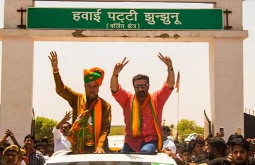 झुंझुनूं के सांसद नरेंद्र कुमार चुनाव के दौरान सनी देओल के साथ प्रचार करते हुए। (फोटो क्रेडिट: नरेंद्र कुमार FB पेज)